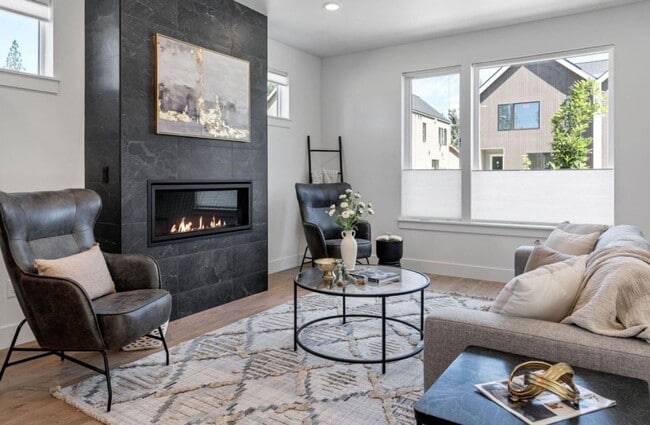 1019 W Linda Ave in Sisters, OR - Building Photo - Building Photo