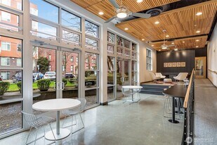 1610 Belmont Ave, Unit 304 in Seattle, WA - Building Photo