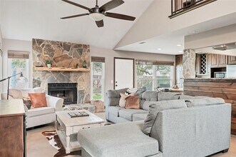 901 Oakcrest Cir in Cedar Park, TX - Foto de edificio - Building Photo