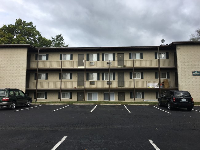 Greenwood Apartments in Maplewood, MO - Building Photo - Building Photo