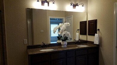 18 Umbria Ln in Spring, TX - Building Photo - Building Photo