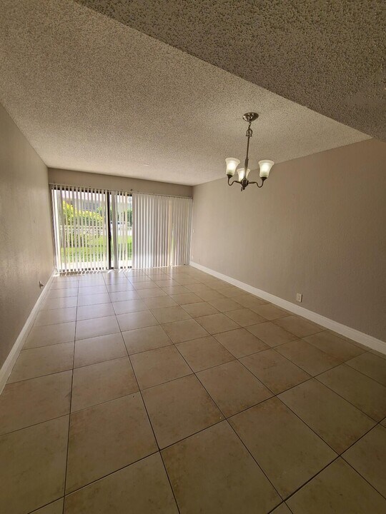 1460 Windorah Way in Royal Palm Beach, FL - Building Photo