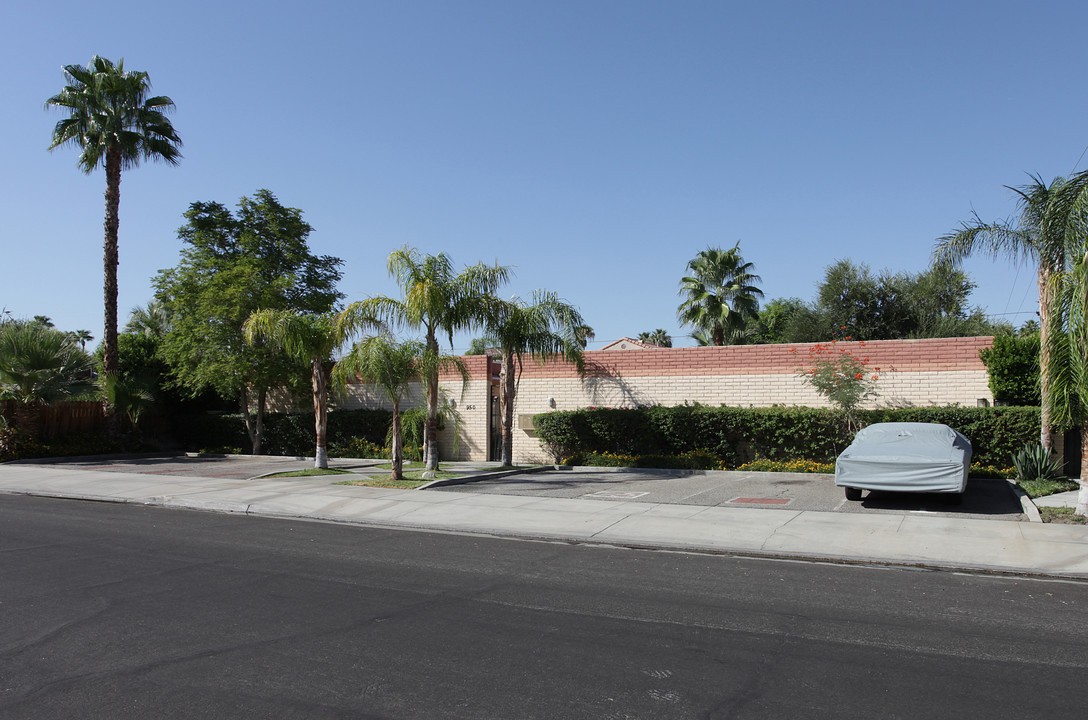 950 E Chuckwalla Rd in Palm Springs, CA - Building Photo