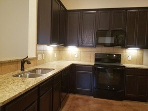 209-211 Joanne Cove-Unit -1 in New Braunfels, TX - Foto de edificio - Building Photo