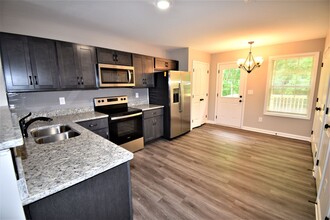 428 Glenstone Springs Dr-Unit -B in Clarksville, TN - Building Photo - Building Photo