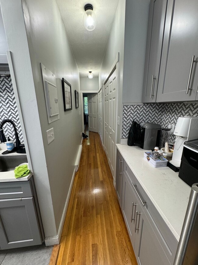 124 London St, Unit 120-3 in Boston, MA - Building Photo - Building Photo