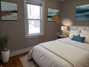 1069 Wayburn St, Unit 2 in Grosse Pointe, MI - Building Photo - Building Photo