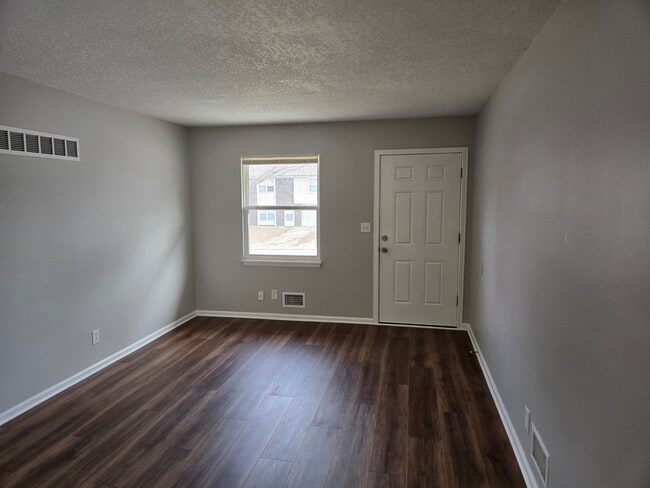 931 SW Kingscross Rd in Blue Springs, MO - Building Photo - Building Photo