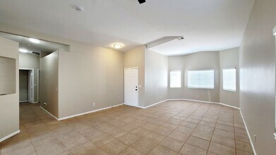 319 Mulberry Glen Dr in North Las Vegas, NV - Building Photo - Building Photo