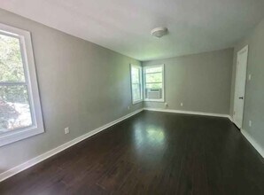 703 W Houston St, Unit B in Marshall, TX - Foto de edificio - Building Photo