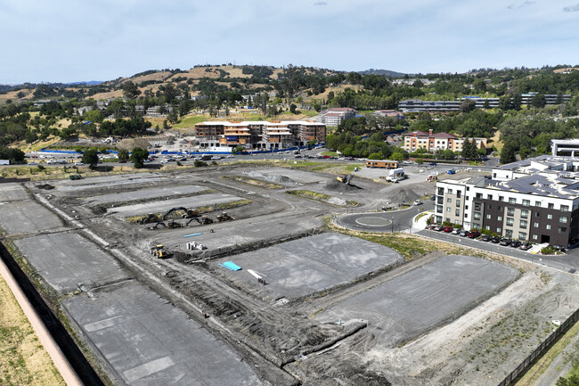 Laurel at Perennial Park in Santa Rosa, CA - Building Photo - Building Photo