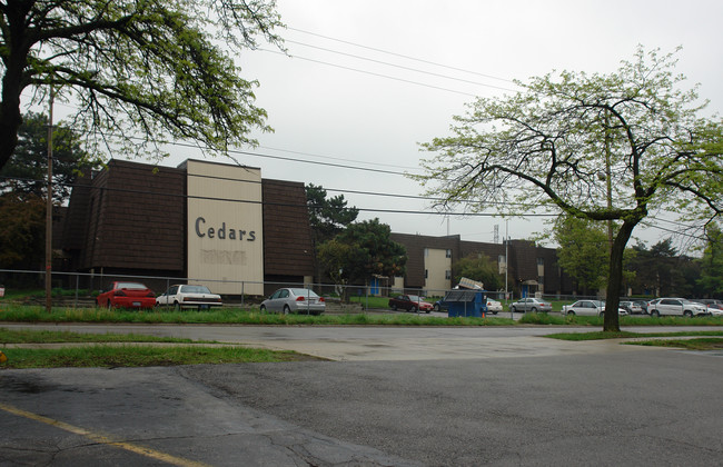 Cedars Apartments in Toledo, OH - Building Photo - Building Photo