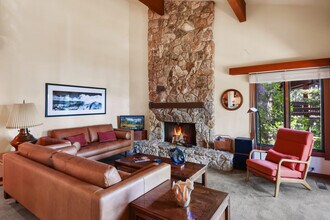 1200 W Lake Blvd in Tahoe City, CA - Building Photo - Building Photo