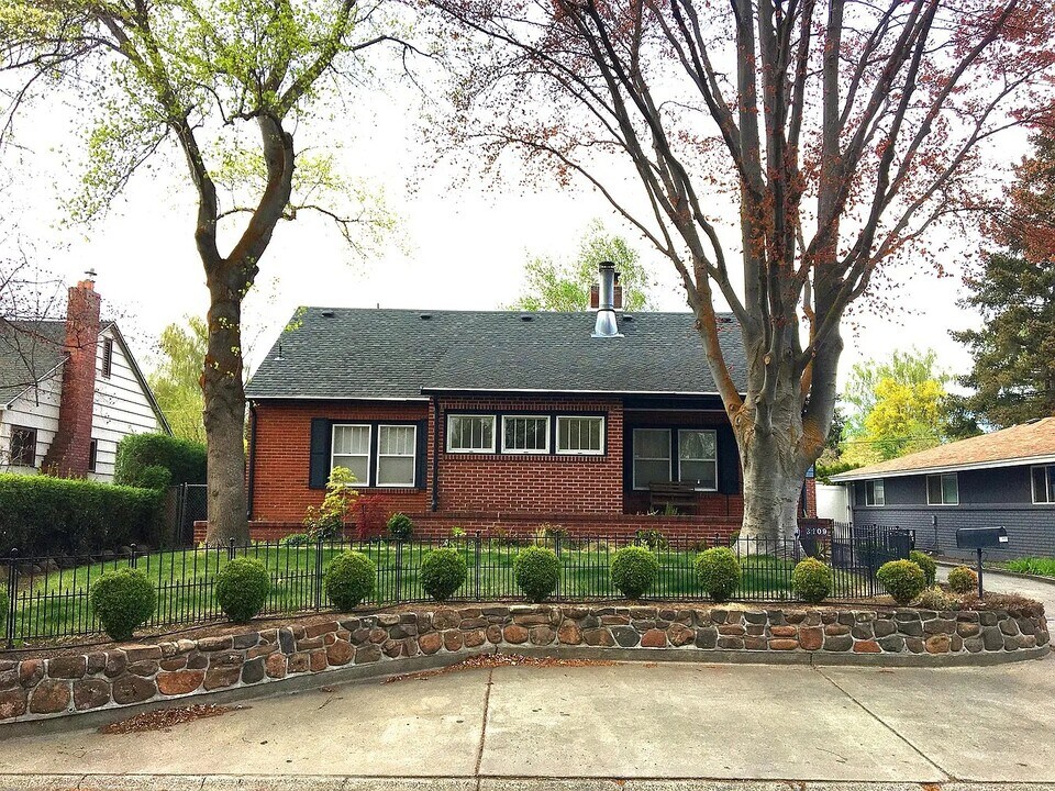 3209 Home Dr in Yakima, WA - Building Photo