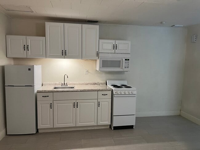 1005 Vine St in Daytona Beach, FL - Building Photo - Building Photo