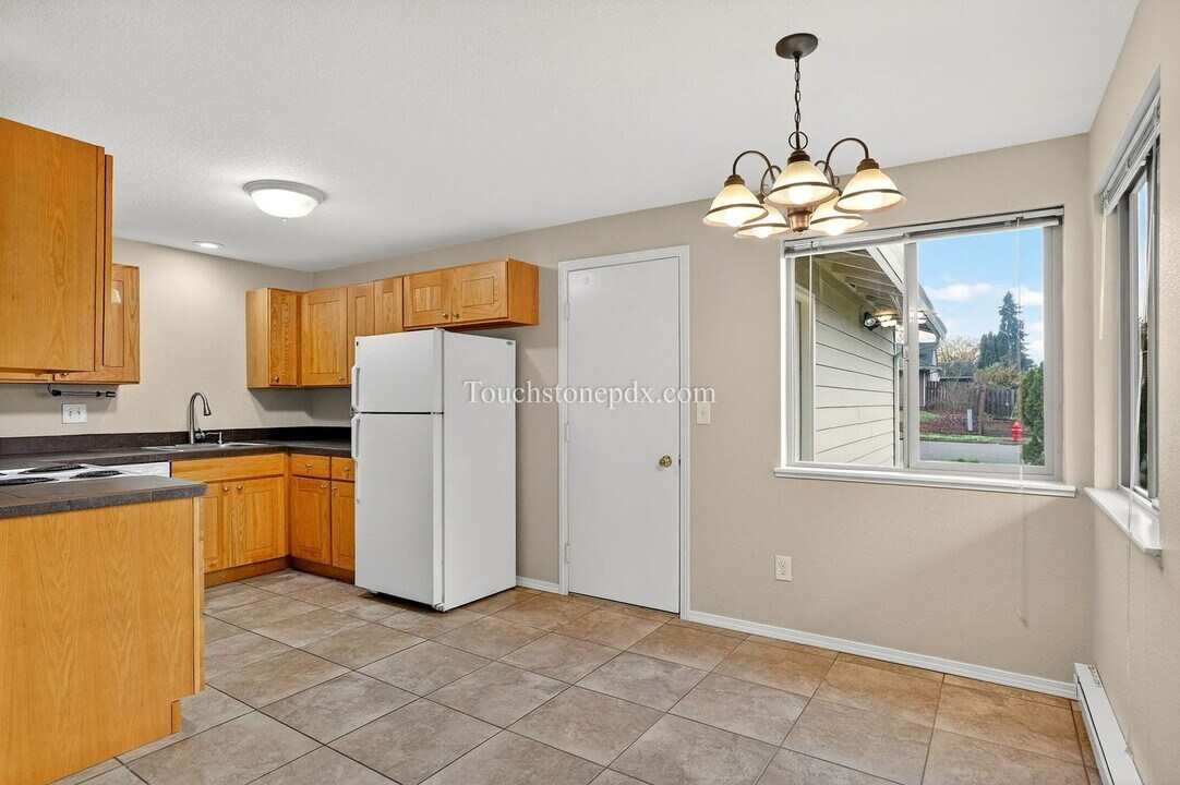 1920 S Alpine St in Cornelius, OR - Building Photo