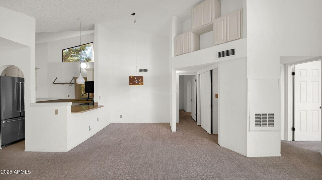 10301 N 70th St in Paradise Valley, AZ - Building Photo