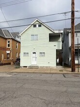 524 Atlantic Ave, Unit A in McKeesport, PA - Building Photo - Building Photo