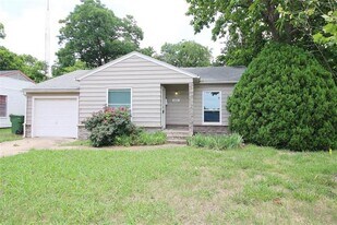 1225 Lakeside Dr in Garland, TX - Building Photo