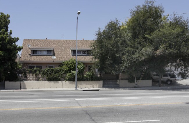 11681 Burbank Blvd in North Hollywood, CA - Building Photo - Building Photo