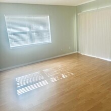 6911 NW Dorothy St in Port St. Lucie, FL - Foto de edificio - Building Photo