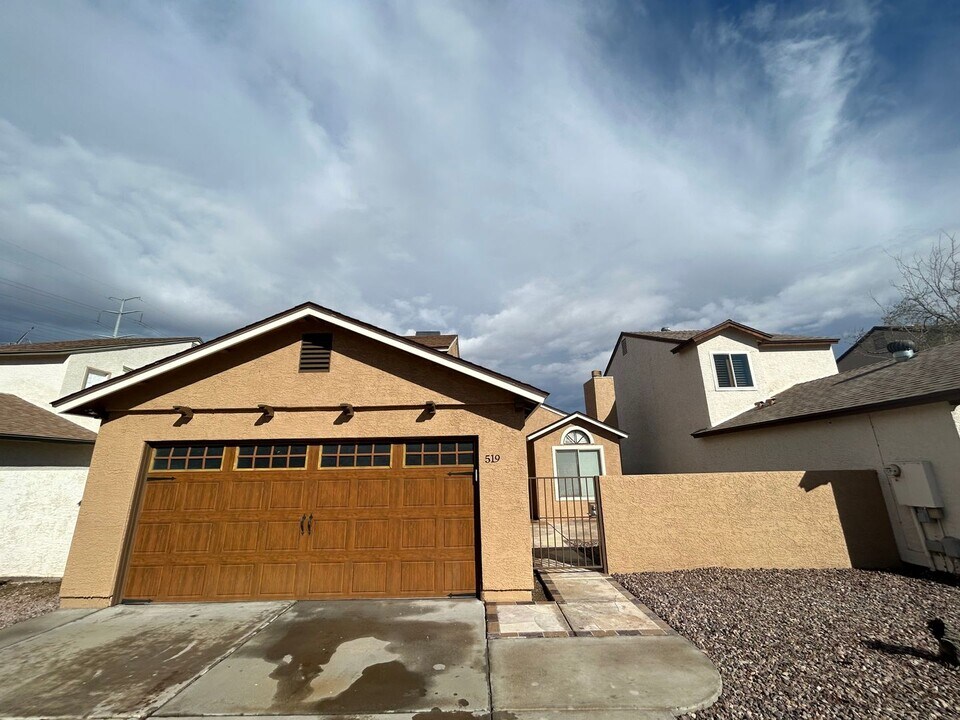 519 N Orlando Cir in Mesa, AZ - Building Photo
