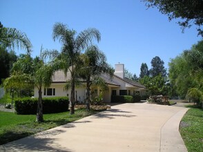 1314 Brooke Gln in Fallbrook, CA - Building Photo - Building Photo