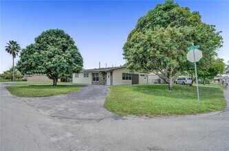 6540 McKinley St in Hollywood, FL - Building Photo - Building Photo