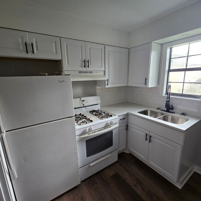 property at 635 N Conway St