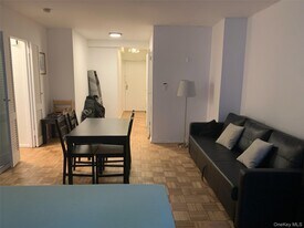 321 E 48th St in New York, NY - Building Photo