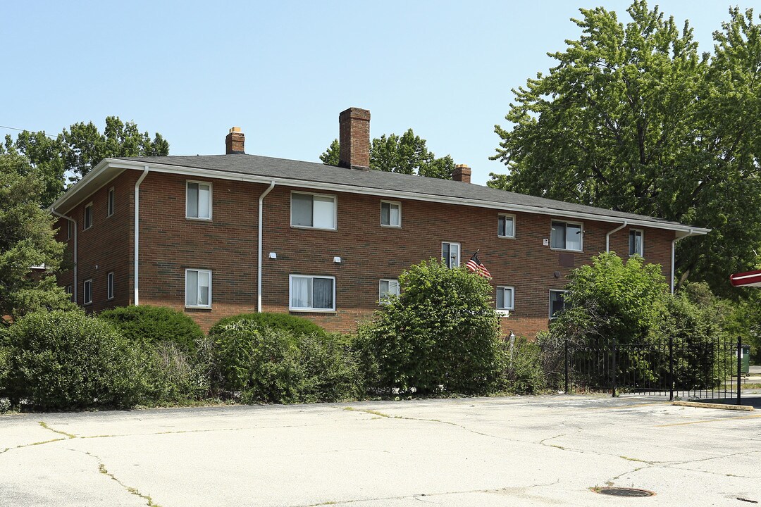 30580 Euclid Ave in Wickliffe, OH - Building Photo