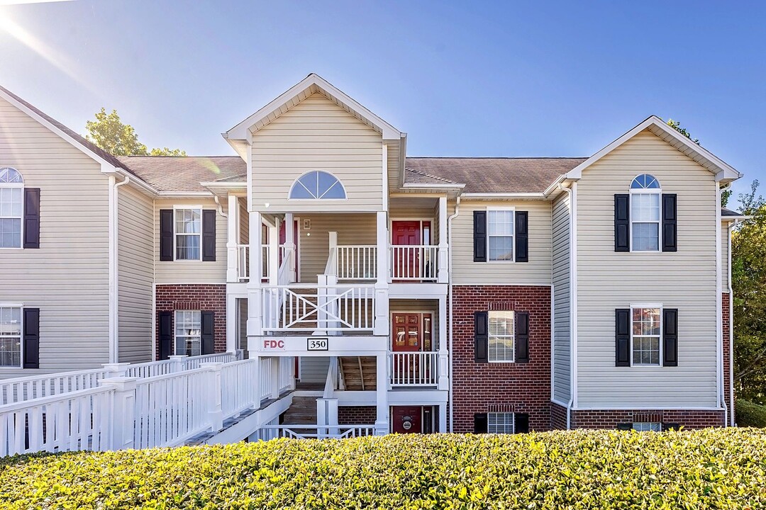 350 Bubble Creek Ct in Fayetteville, NC - Building Photo