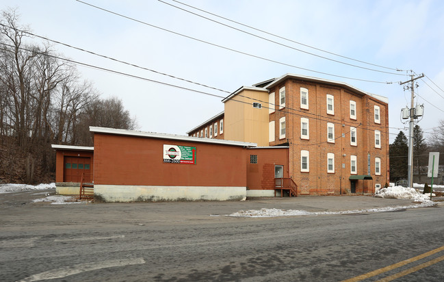 Brookwood Apartments in Herkimer, NY - Foto de edificio - Building Photo