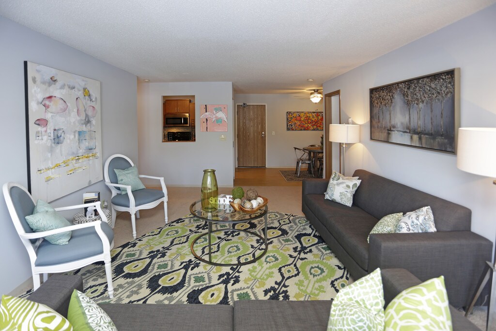 Lemay Lake Apartments in Eagan, MN