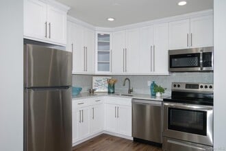 255 E Main St in East Islip, NY - Foto de edificio - Building Photo