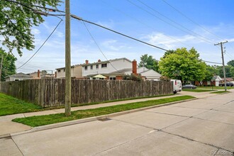 11007 Irene Ave in Warren, MI - Foto de edificio - Building Photo