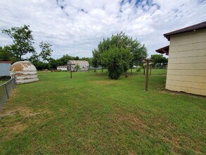 104 S Crook in Cresson, TX - Building Photo - Building Photo