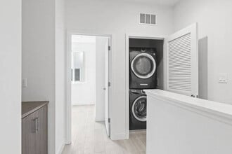 170 Uptown Cir in Oakland, CA - Foto de edificio - Building Photo