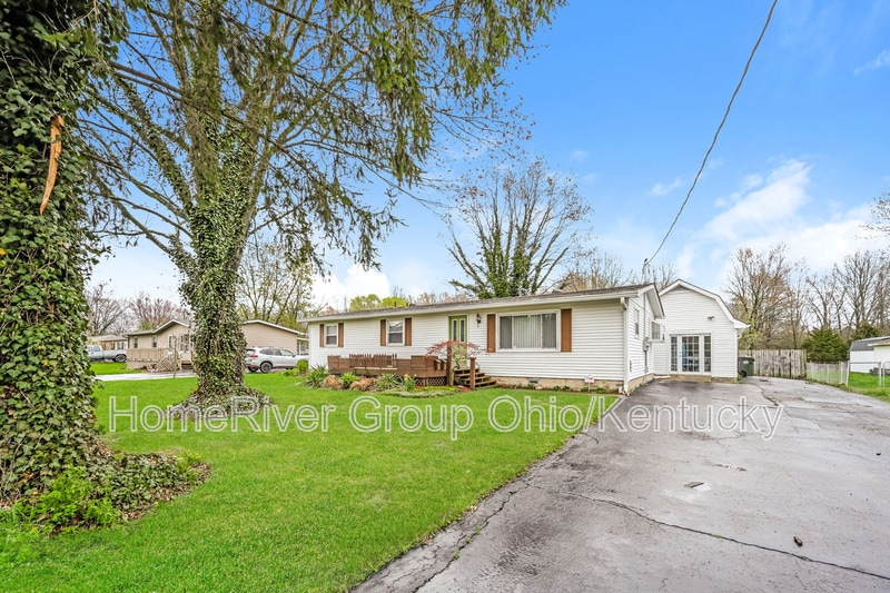 4008 Alexander Ln in Batavia, OH - Building Photo