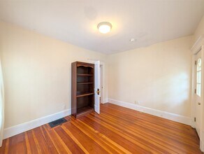 41 Ossipee Rd, Unit 3 in Somerville, MA - Foto de edificio - Building Photo