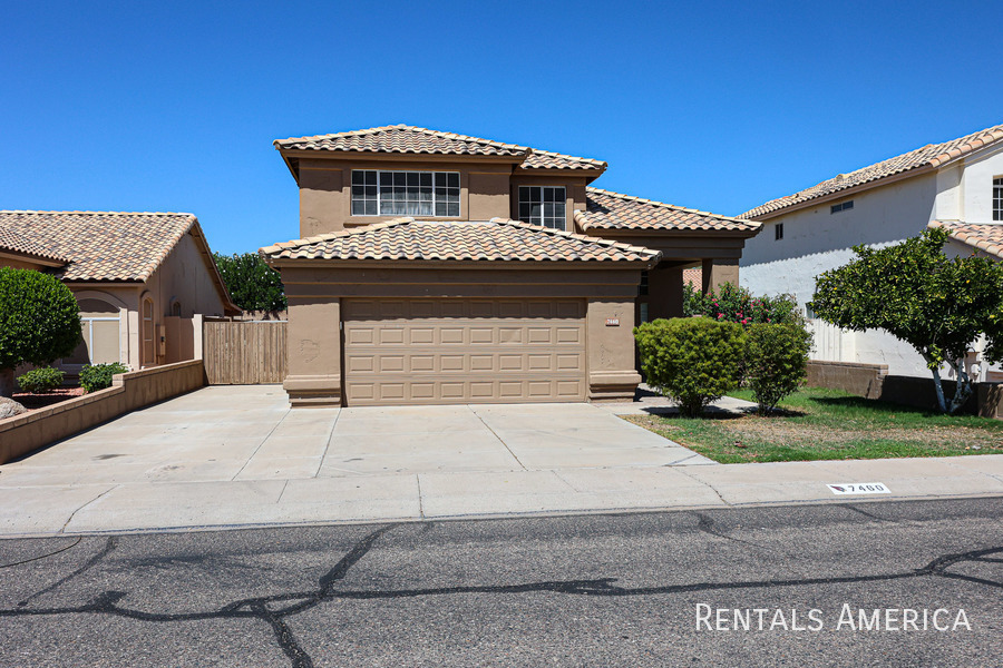 7460 W Crest Ln in Glendale, AZ - Building Photo