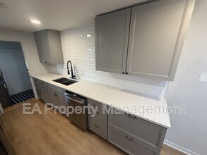 704 La Poblana Rd NW in Albuquerque, NM - Building Photo - Building Photo