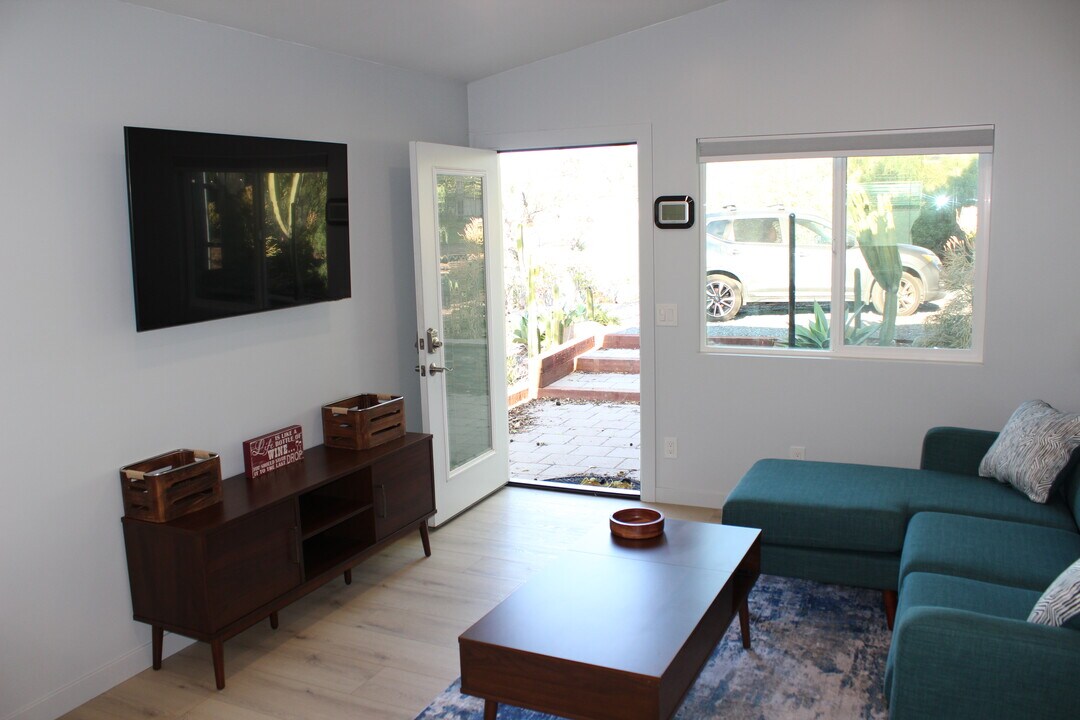 1637 Grove Rd in El Cajon, CA - Foto de edificio