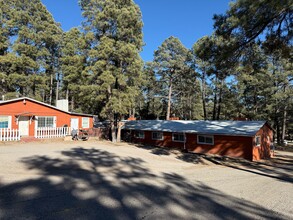 Woodlands Cabins in Ruidoso, NM - Foto de edificio - Building Photo