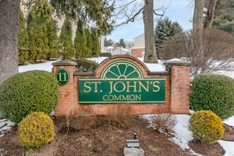 St. John's Common in North Haven, CT - Foto de edificio - Building Photo