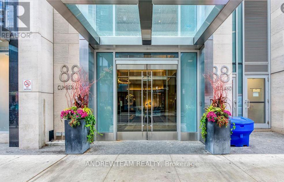 88-2188 Cumberland St in Toronto, ON - Building Photo