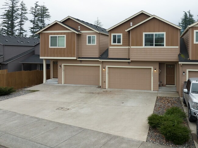 1295 Windsong Dr in Cascade Locks, OR - Building Photo - Building Photo