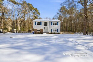 15390 Matthews Manor Rd in Newburg, MD - Building Photo