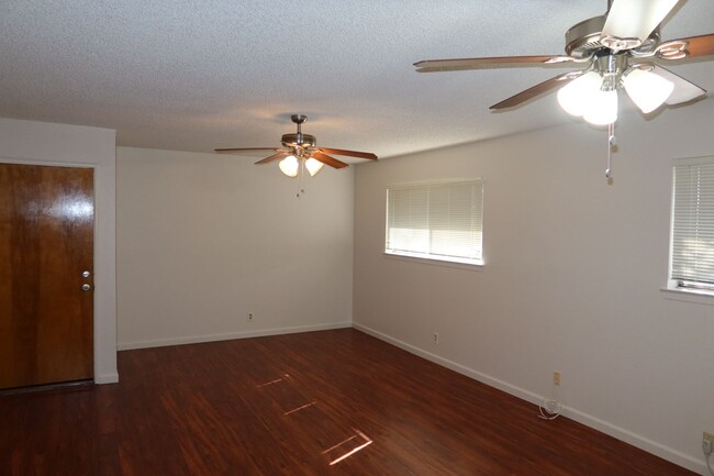 2126 15th St in Sacramento, CA - Building Photo - Building Photo