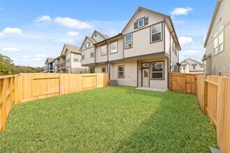 131 W Coralburst Lp in Montgomery, TX - Building Photo - Building Photo